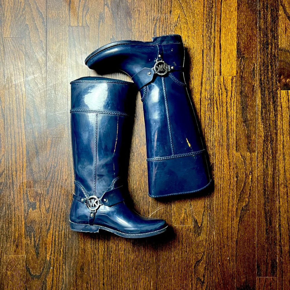 Gorgeous Michael Kors Navy rain boots size 7